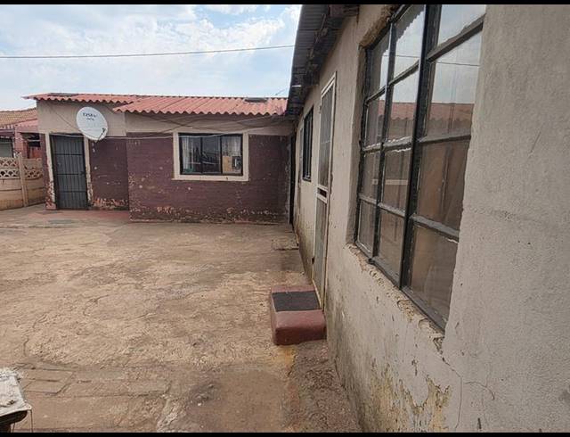 2 BEDROOM HOUSE FOR SALE IN GOBA